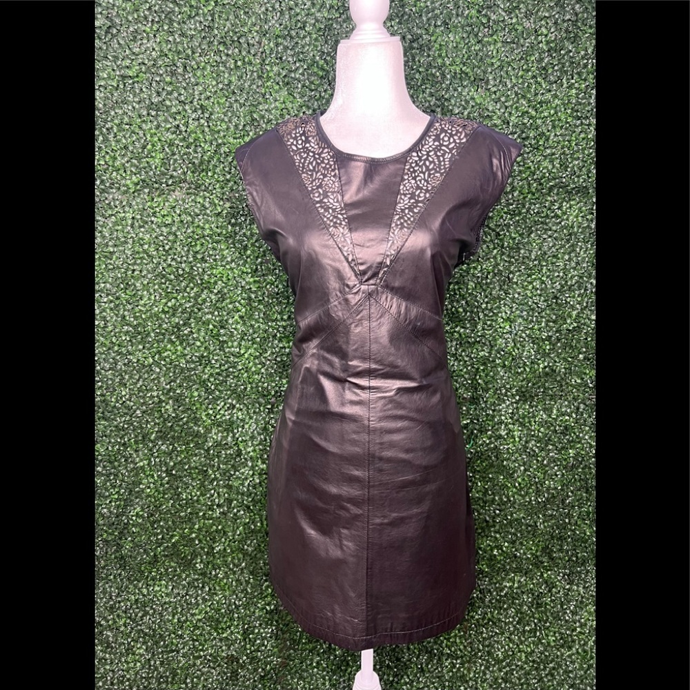 Ted Baker Guines leather sheath Dress size 4 equal to a 10 in
US.